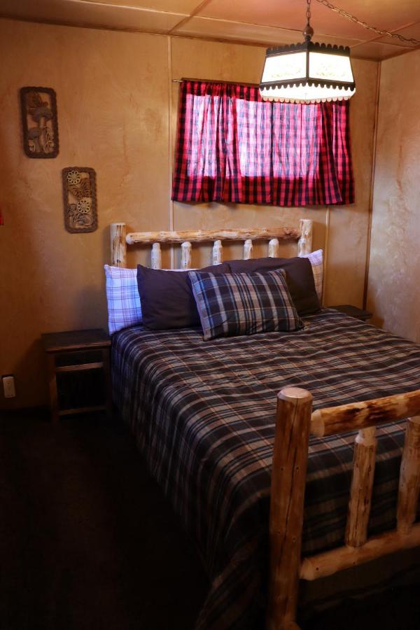 Storybook Village Pine Cove Exteriör bild